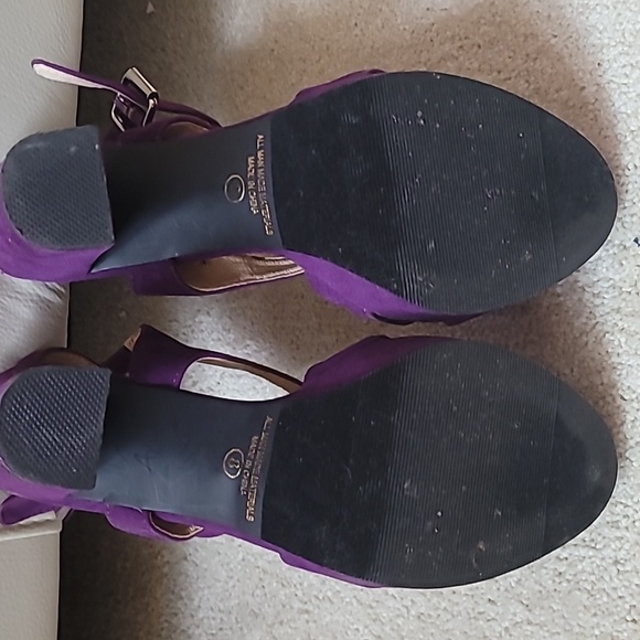 Shoes - Picture 4 of 4